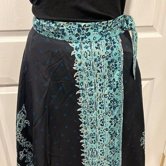 Talbots true wrap midi length silk blue floral skirt size 4 Petite - Picture 3 of 8